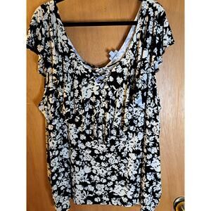 Women's Plus Avenue Black and White Floral Blouse Size 30-32